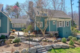 13 Huckleberry Hill Rd in New Canaan, CT - Building Photo - Building Photo