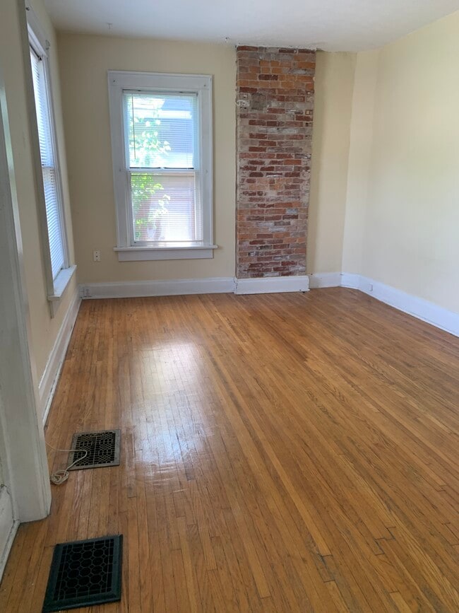 2535 Summit Street, Unit upper Unit