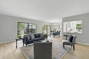 10136 Leisure Ln N, Unit 10136 Leisure Ln N #26 in Jacksonville, FL - Building Photo