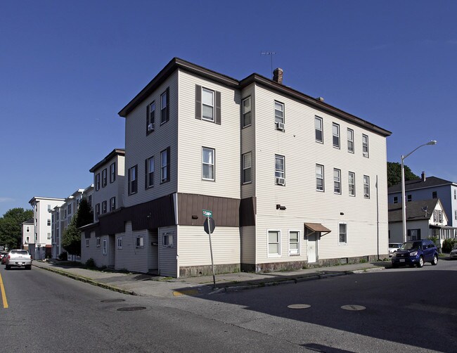 329 Cambridge St in Worcester, MA - Building Photo - Building Photo