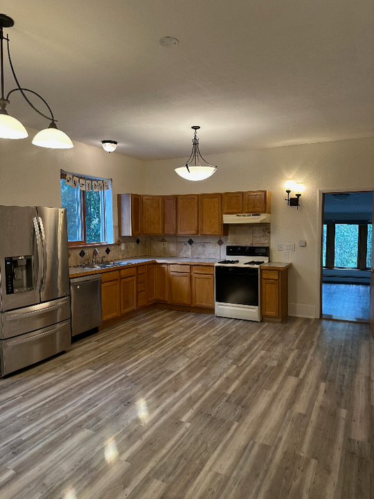 2052 Apple Valley Rd in Lyons, CO - Building Photo