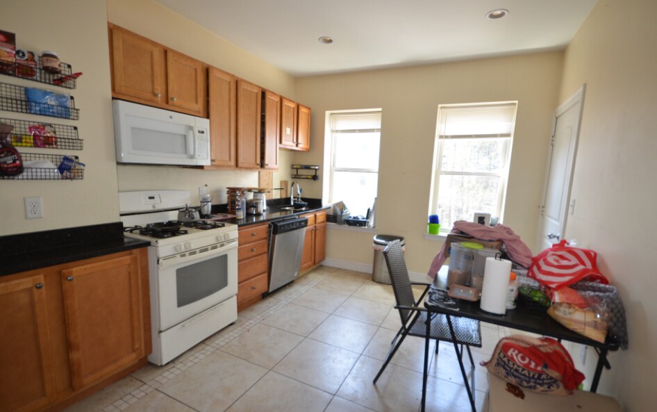 191 Boylston St, Unit 2 in Boston, MA - Building Photo