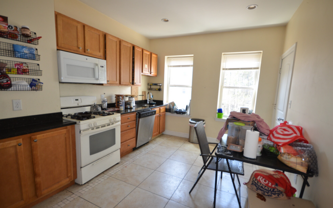 191 Boylston St, Unit 2 in Boston, MA - Building Photo - Building Photo