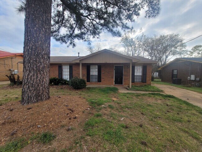 property at 732 Oakbrook Dr