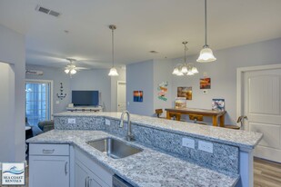 300 Gateway Condos Dr in Surf City, NC - Building Photo