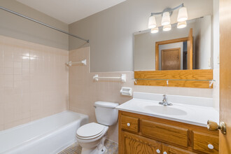 Prior Marshall Apartments in St. Paul, MN - Building Photo - Interior Photo