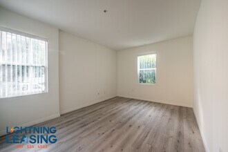 11923 Kling St in Los Angeles, CA - Building Photo - Building Photo