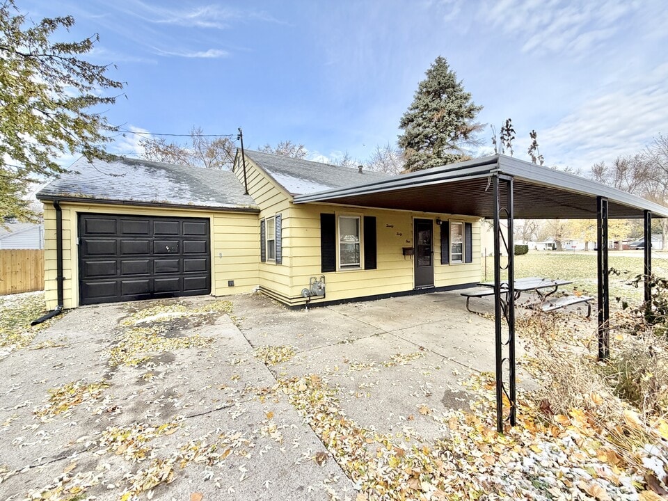 2041 Gorton St in Beloit, WI - Building Photo