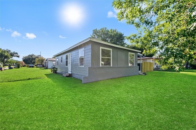 710 13th St N in Texas City, TX - Building Photo - Building Photo
