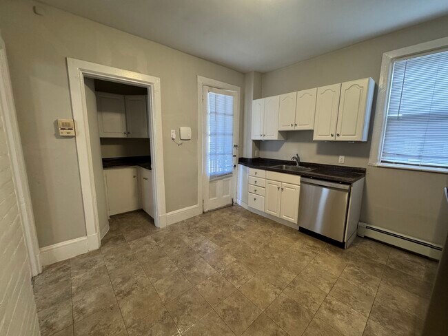 61 Dana St, Unit #8 in Cambridge, MA - Building Photo - Building Photo