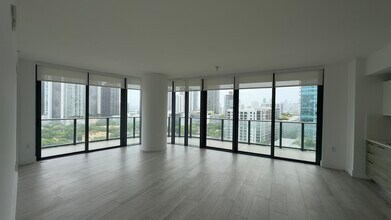 101 NE 34th St in Miami, FL - Building Photo - Building Photo