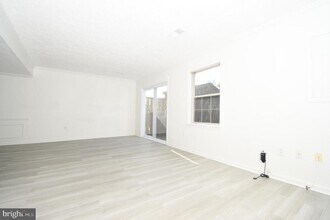 8635 Union Pl in Manassas Park, VA - Building Photo - Building Photo