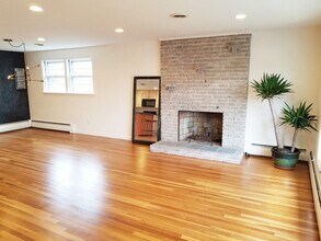 61 Cypress Rd in Milton, MA - Building Photo - Building Photo