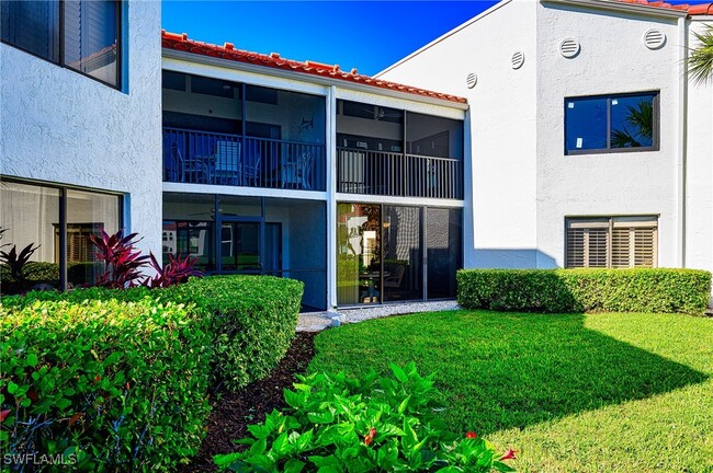 595 Beachwalk Cir in Naples, FL - Building Photo - Building Photo
