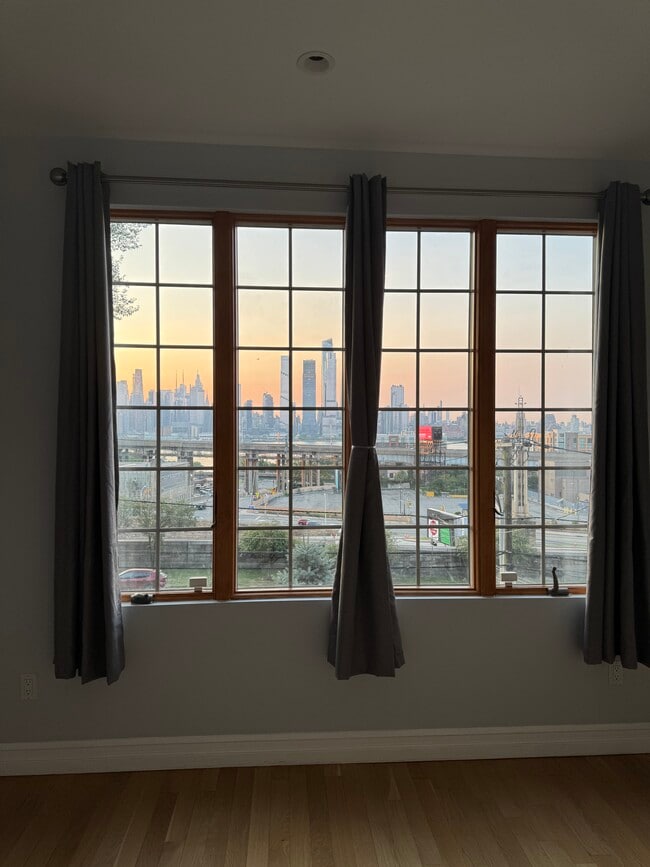 315-1 Park Ave, Unit 315 Unit 1 in Weehawken, NJ - Foto de edificio - Building Photo