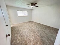 11603 Leader St photo'