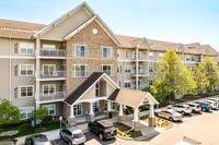 Applewood Pointe in Roseville, MN - Foto de edificio - Building Photo