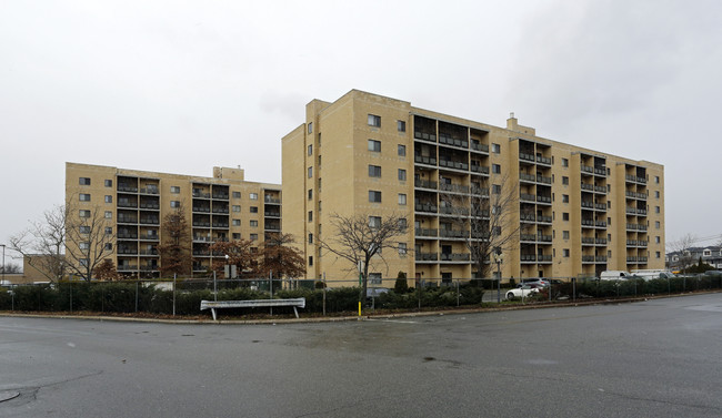 Springville Heights Condominiums in Staten Island, NY - Building Photo - Building Photo