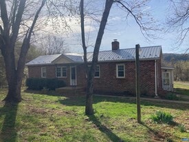 8714 Norwood Rd in Norwood, VA - Building Photo