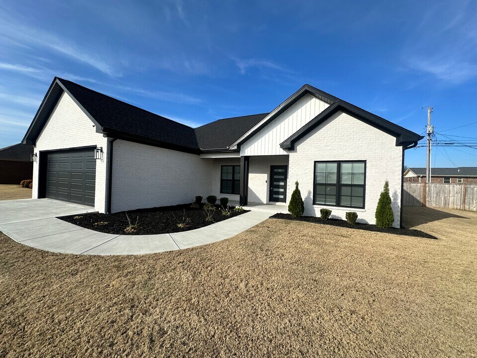 210 Market St in Muscle Shoals, AL - Foto de edificio