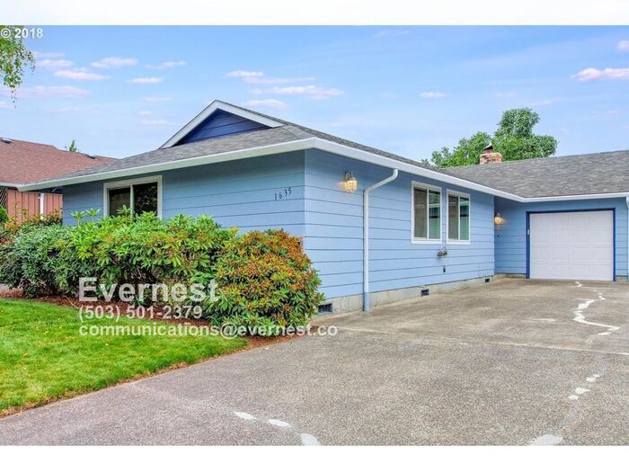 1635 SW 22nd St in Troutdale, OR - Building Photo