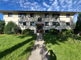 Garden Apartments in Minneapolis, MN - Building Photo