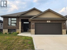 46 Kingsbridge Dr in Amherstburg, ON - Building Photo