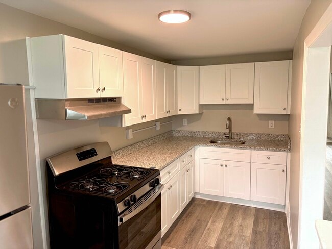 property at 21 W 21st St