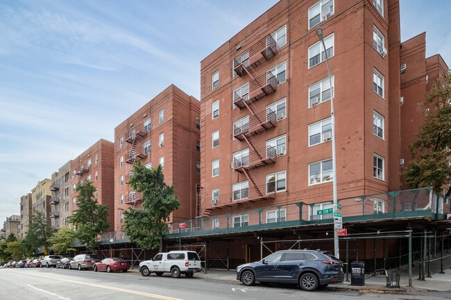 100 Park Terrace West in New York, NY - Building Photo - Building Photo