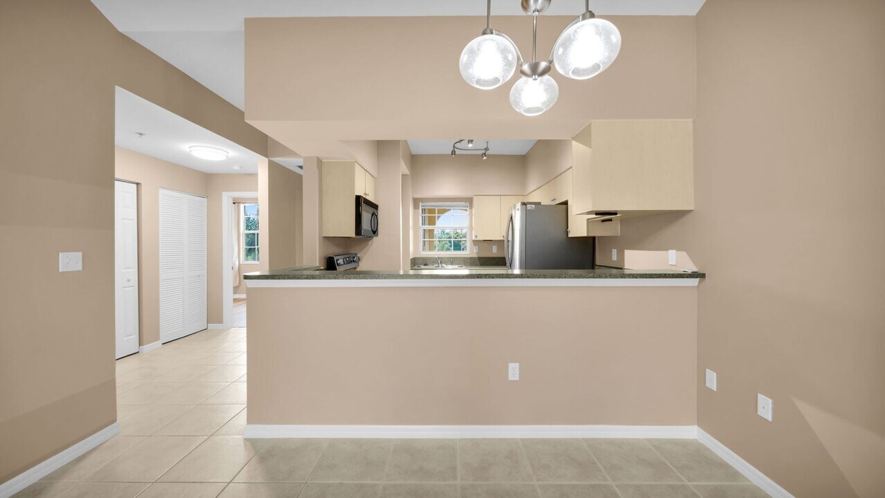 950 Hancock Creek S Blvd in Cape Coral, FL - Building Photo