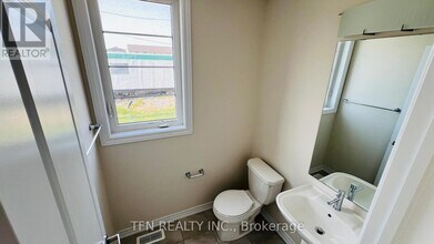 370 Barker Pkwy in Thorold, ON - Building Photo - Building Photo