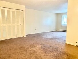 2108 Phillips Rd, Unit 47 in New Bedford, MA - Building Photo