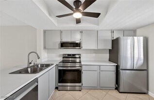 144 Cypress Way E in Naples, FL - Building Photo