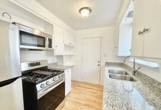 6382 14th Ave, Unit 6382 in Sacramento, CA - Building Photo - Building Photo