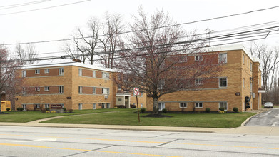 Center Terrace Apartments in Mentor, OH - Building Photo - Building Photo