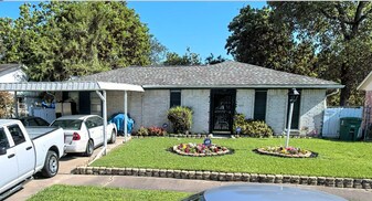 5019 Brisbane in Houston, TX - Building Photo