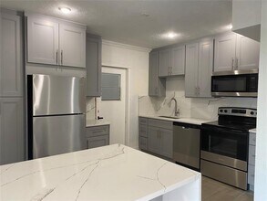 7700 Northwest 33rd Street in Hollywood, FL - Building Photo - Building Photo