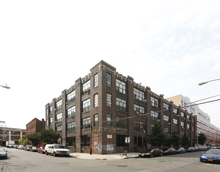 9-15 White St in Brooklyn, NY - Foto de edificio