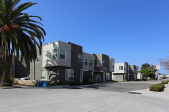 Tesoro Grove Apartments in San Diego, CA - Building Photo - Building Photo