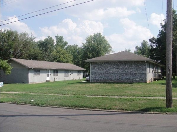 1820-1824 W Walnut St in Springfield, MO - Building Photo