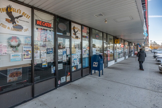 Casas Alquiler en Downtown Bethpage, NY