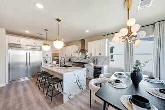 131 N Un St in Hanford, CA - Building Photo - Building Photo