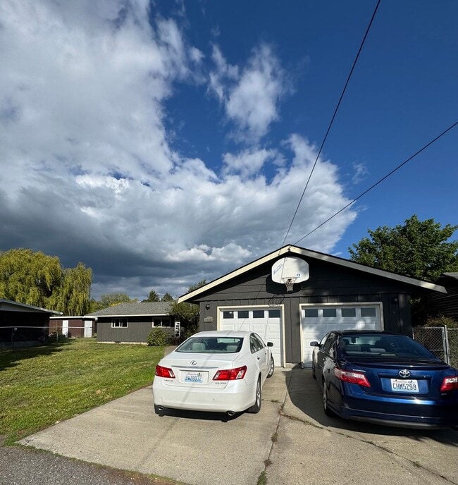 property at 1602 N Brooklane St