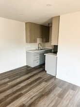323 W Islay St in Santa Barbara, CA - Building Photo - Building Photo