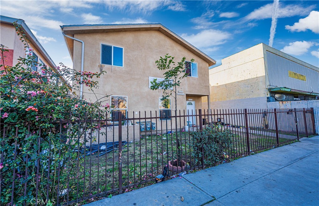 10605 Avalon Blvd in Los Angeles, CA - Building Photo