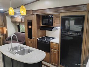 379 Co Rd 3425, Unit 5 in Hawkins, TX - Building Photo - Building Photo