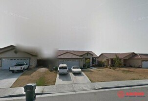 9109 Sentido Dr in Bakersfield, CA - Building Photo