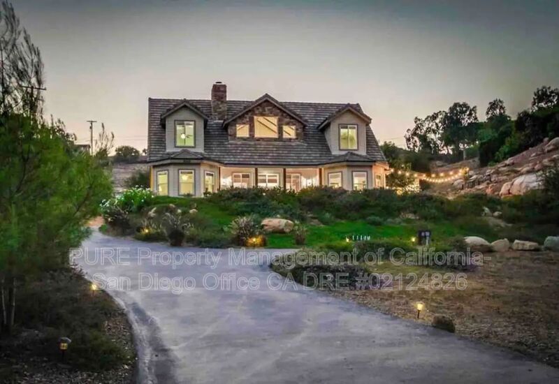 15410 Markar Rd in Poway, CA - Building Photo