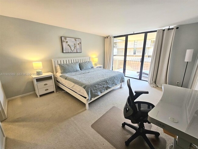 3200 S Ocean Blvd in Palm Beach, FL - Building Photo - Building Photo