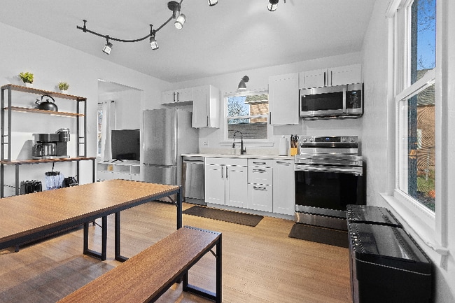 property at 914 Quincy St